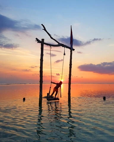 The sunset swing off Gili Trawangan, looking west toward Bali